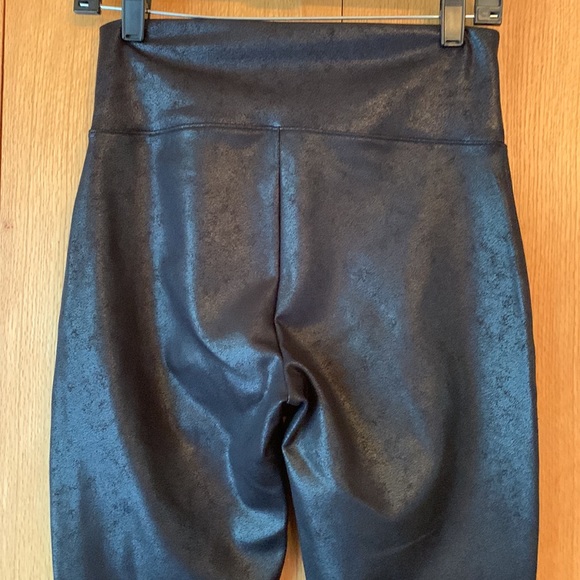 Assets Red Hot Label by Spanx MED faux leather leggings black vegan stretch EUC - Picture 7 of 14